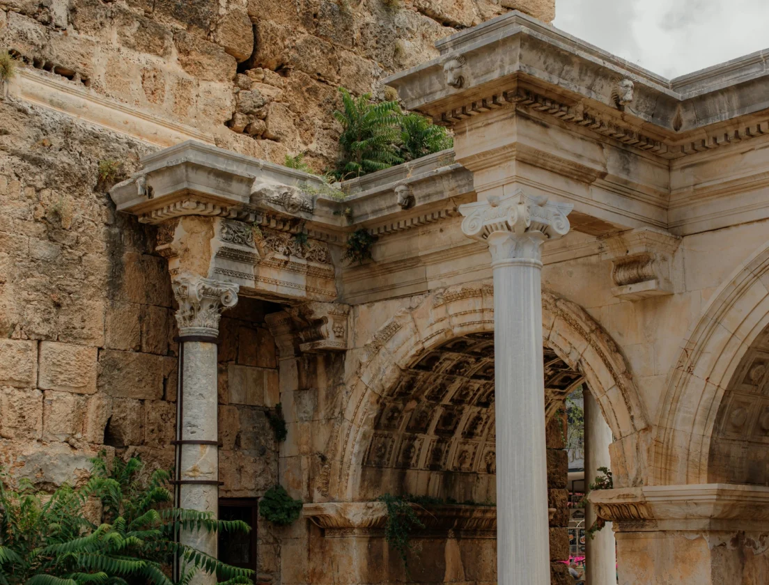 Portão de Adriano, Antália, Kaleici